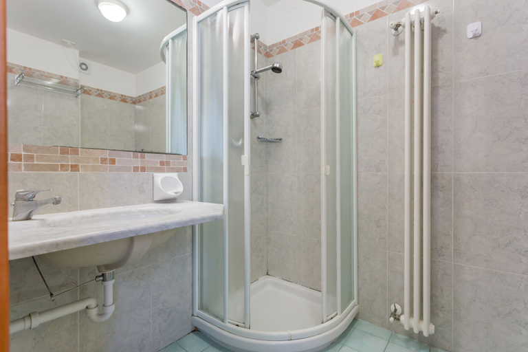 Bathroom 4, Hotel Plaza, Rimini