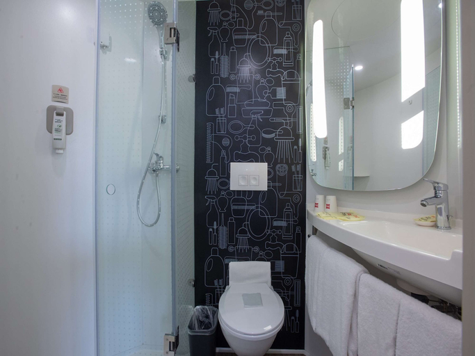 Bathroom 5, ibis Lanzhou Peili Square, Lanzhou