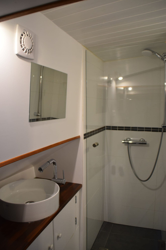 Bathroom 3, Boathotel Rotterdam Anna, Rotterdam