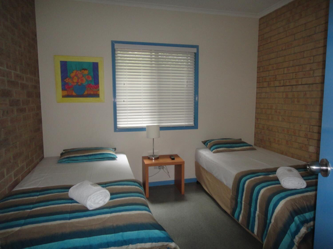 Bedroom 2, Coolum Budget Accommodation, Maroochy - Coastal North