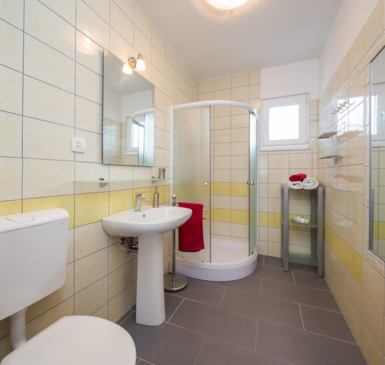 Bathroom, 3 - Modern apartment with garden 80m from beach, Marina