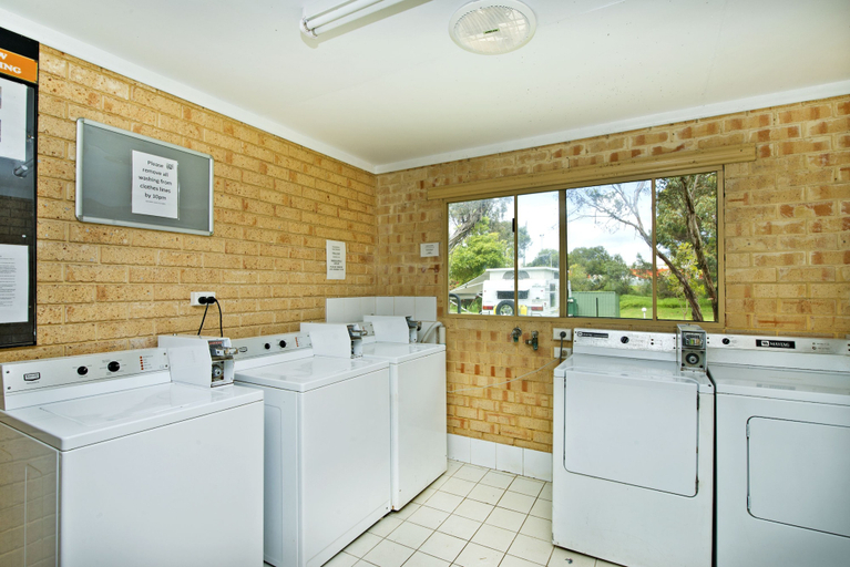 Others 5, Acclaim Pine Grove Holiday Park, Esperance
