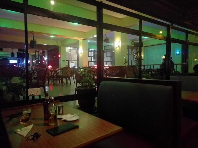 Food & Drinks 5, Klique Hotel, Kapseret