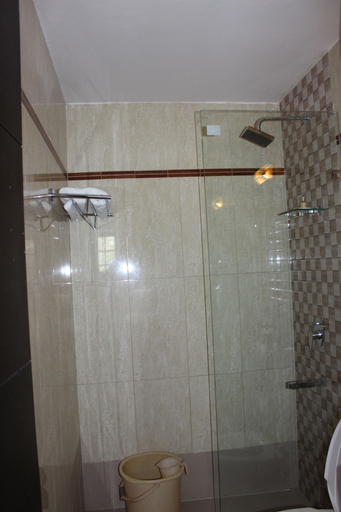 Bathroom 4, Jukaso Inn Down Town, Delhi