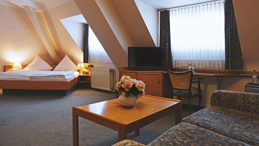 Bedroom 4, Hotel Goldinger, Kaiserslautern