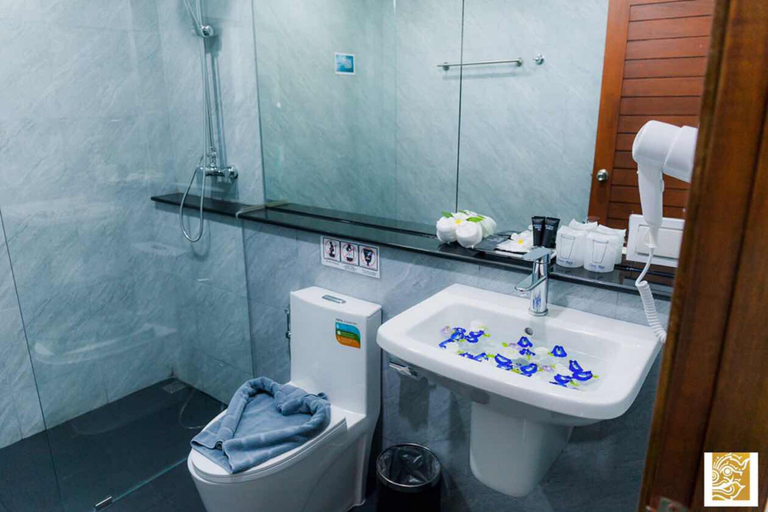 Bathroom 5, Asura, Ko Lanta