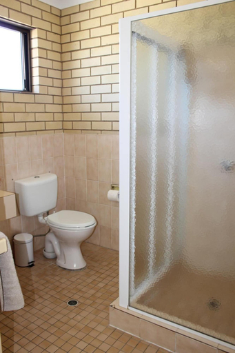 Bathroom 4, Coast Inn Motel, Ballina
