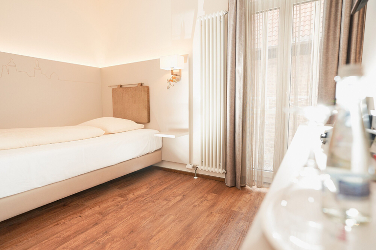 Bedroom 2, Stadthotel Engel, Karlsruhe