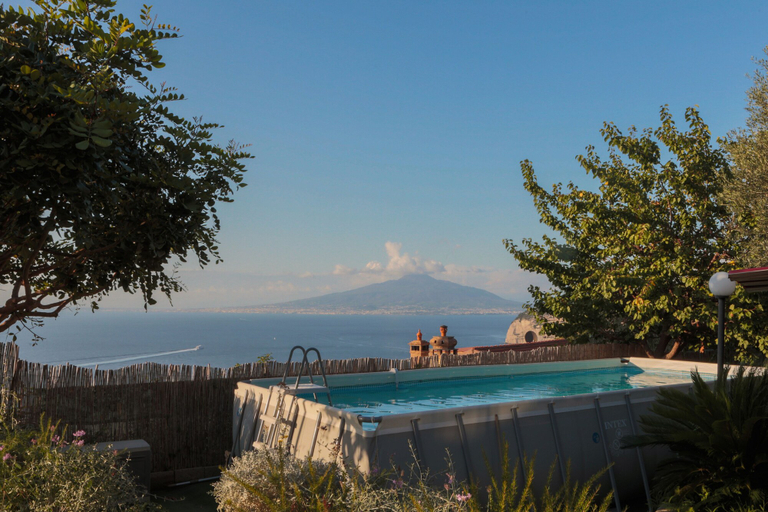 Sport & Beauty 3, Luxury Villa with breathtaking Seaview, pool, BBQ, Napoli