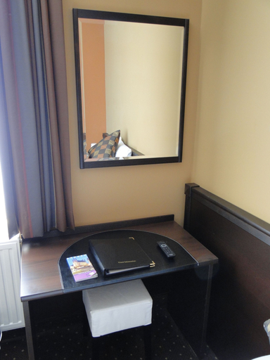 Others 5, Hotel Malon, Vlaams Brabant