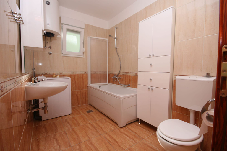 Bathroom 4, Apartments Beverly, Omiš