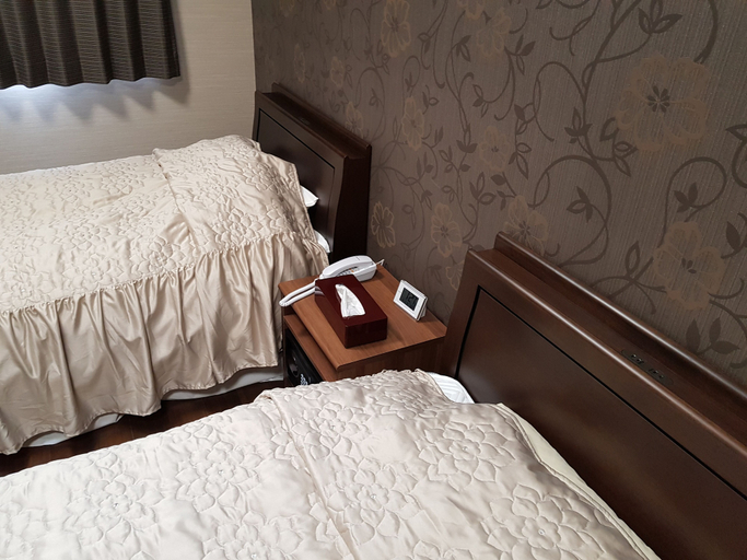 Bedroom 2, Guesthouse ZINK - Hostel, Sado