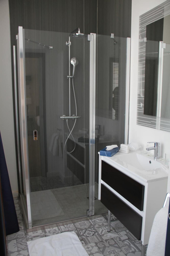 Bathroom 5, Hotel Le Dome, Pas-de-Calais