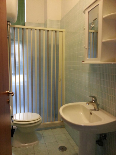Bathroom 5, Astra, Napoli