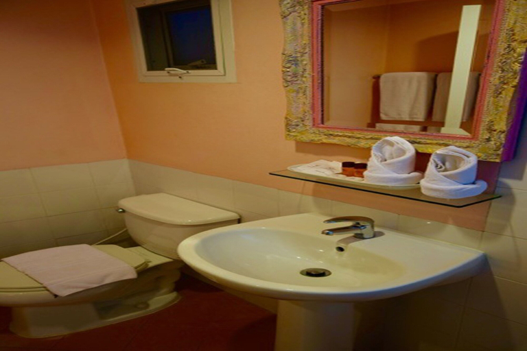 Bathroom 5, Bunthomstan Guesthouse, Muang Chiang Mai