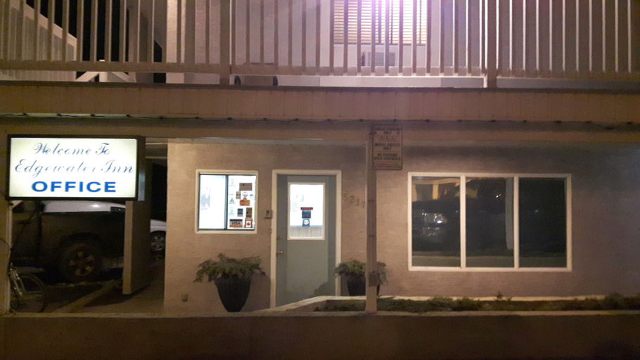 Exterior & Views 2, Edgewater Inn, Division No. 8