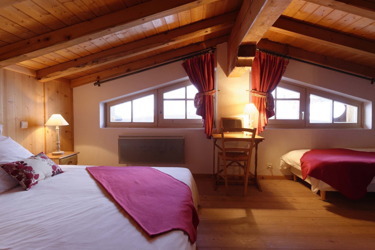 Bedroom 3, Hôtel restaurant le Pilatus, Savoie