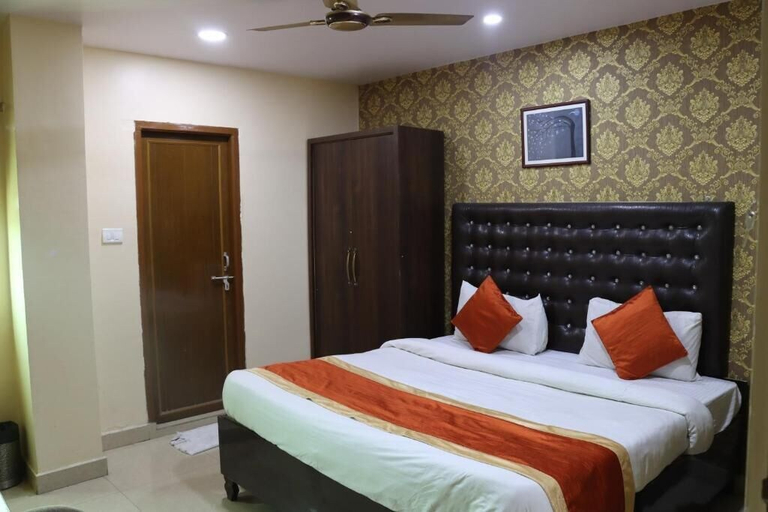 Bedroom 4, Hotel Sarweshwary, Varanasi