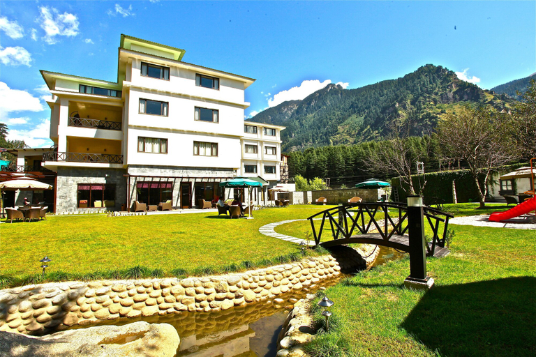Exterior & Views