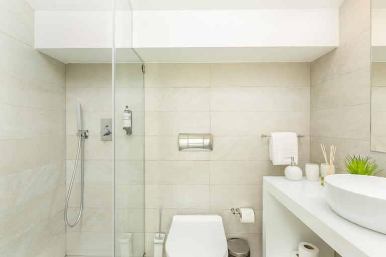 Bathroom 5, RA - Santa Catarina in Oporto, Porto