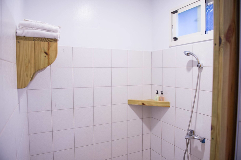 Bathroom 5, Country Lane Hostel, Pingtung