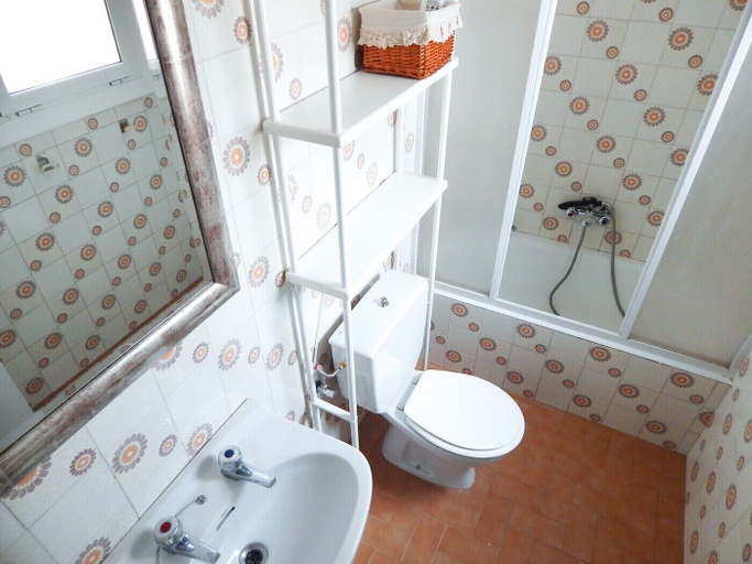 Bathroom 4, Apartamento con terraza Kaliu Platja Aro, Girona