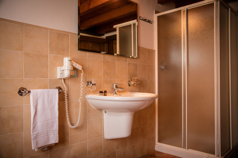 Bathroom 3, Villa dei Mulini, Mantua
