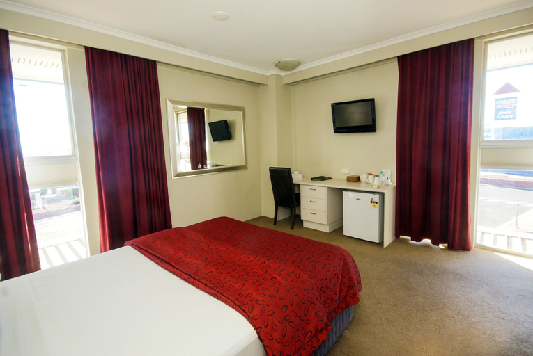 Bedroom 2, Isa Hotel, Mount Isa