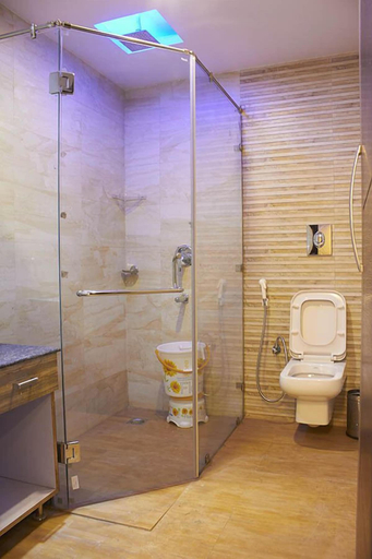 Bathroom 4, Hotel Waterfall, Delhi