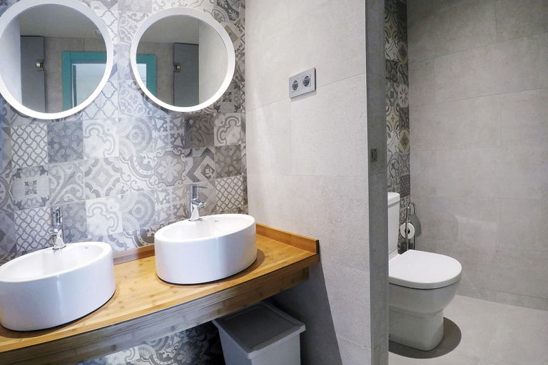 Bathroom 4, Meeting Point Hostels, Barcelona