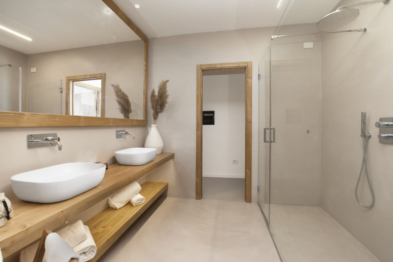 Bathroom 4, Maya Beach Resort, Napoli