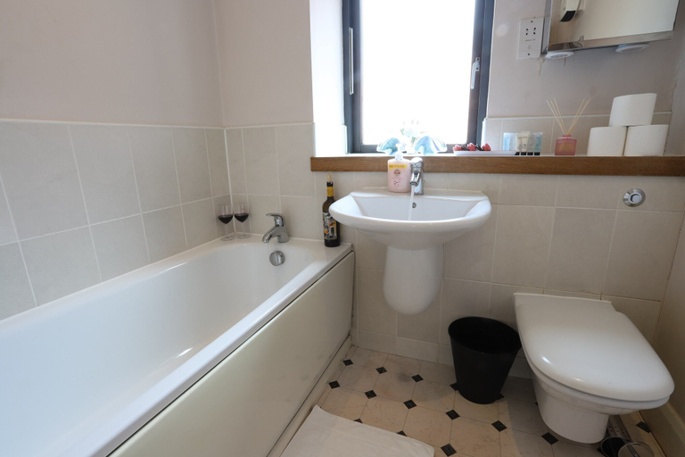 Bathroom 3, O2 Mailbox Central Premier Apartment, Birmingham