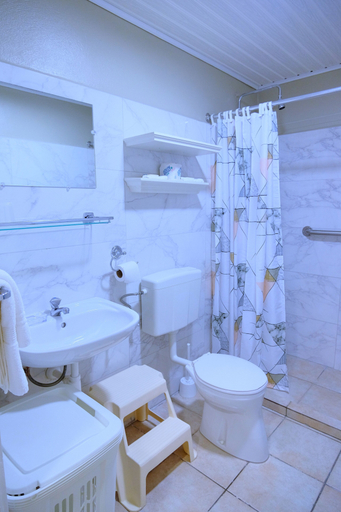 Bathroom 3, Aruba Quality Apartments & Suites