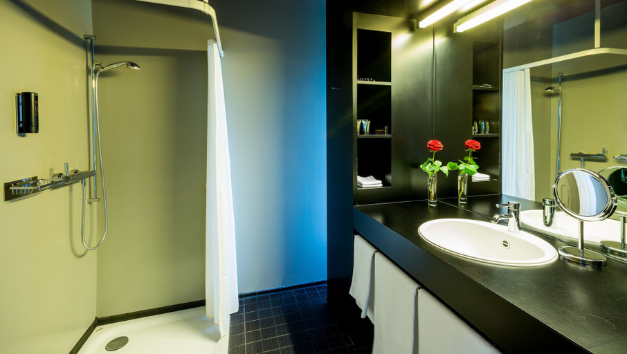 Bathroom 5, Dasbreitehotel, Arlesheim