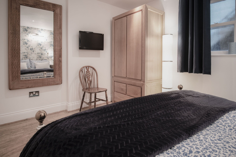 Bedroom 3, Goscar Court - 1 Bedroom Apartment - Tenby, Pembrokeshire