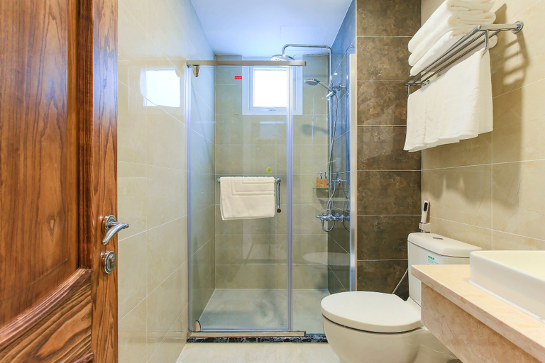 Bathroom 4, Hoang Lan Hotel, District 3