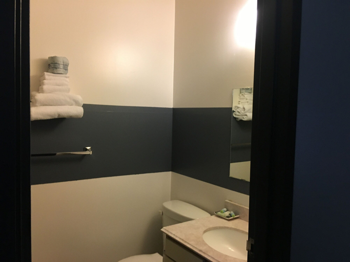 Bathroom 4, Cosmopolitan Hotel, Division No. 15
