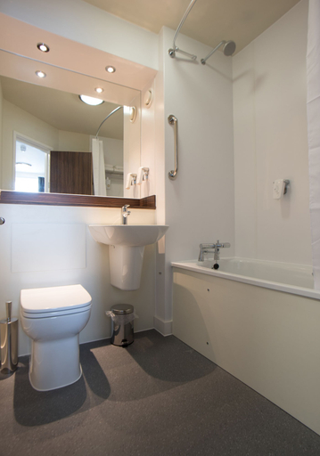 Bathroom 5, Sweet Chestnut, Dunfermline by Marston's Inns, Fife