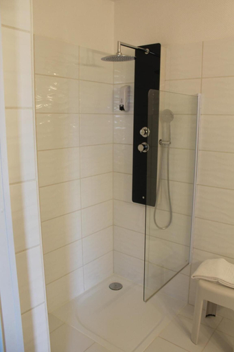 Bathroom 4, Villa hotel, Aube