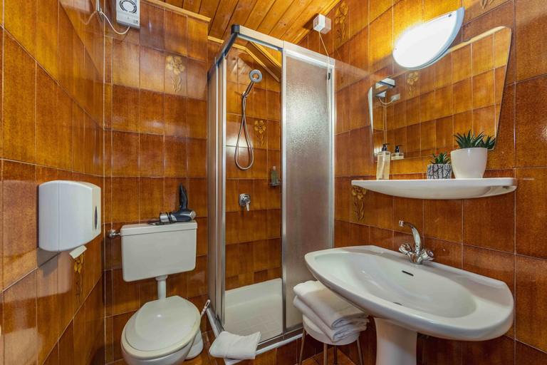 Bathroom 3, Albergo Alt Spaur, Trento