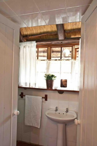 Bathroom 4, Woodpecker Inn, Uthungulu