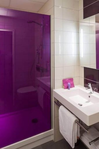 Bathroom 5, ibis Styles Montélimar Centre, Drôme