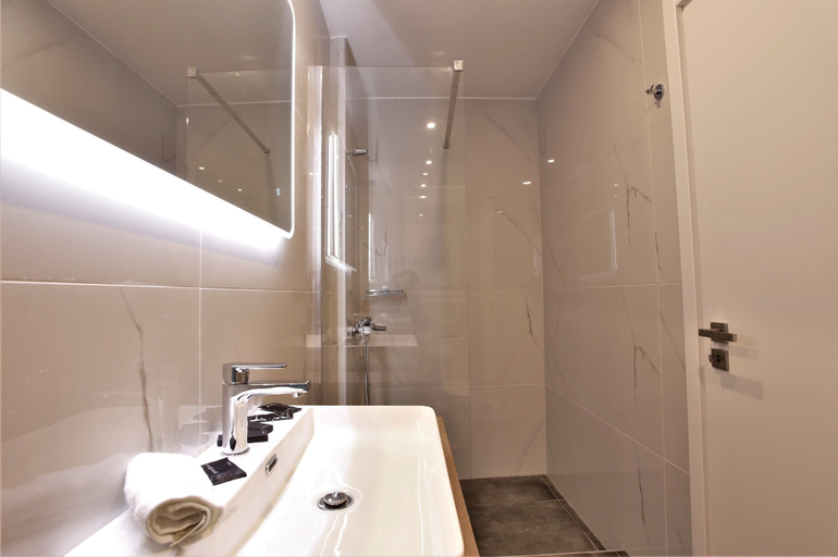 Bathroom 5, GK Niki by GK Hospitality Group, Attica