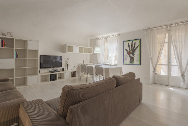 Porta Nuova Apt X6 with Balcony, Torino