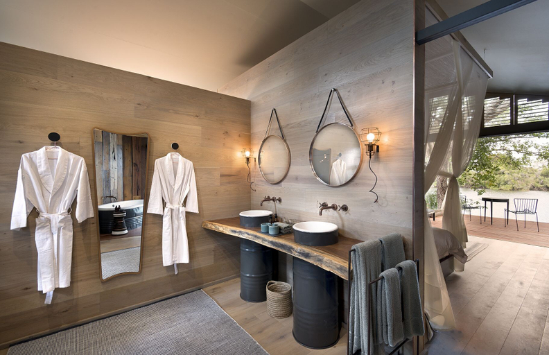 Bathroom 3, Thorntree River Lodge, Livingstone