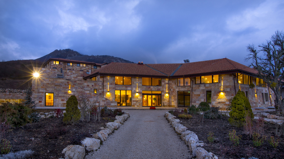 Exterior & Views 2, Aqua Montis Resort & Spa, L'Aquila