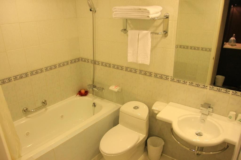 Bathroom, Junli Hotel, New Taipei City