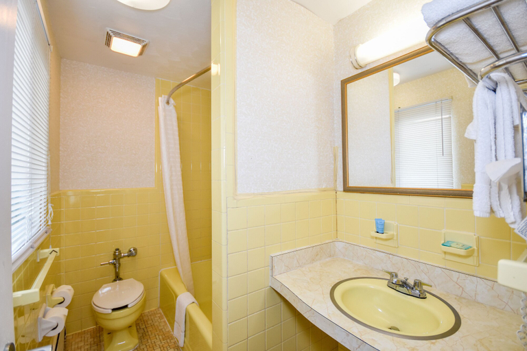 Bathroom 4, Monticello Inn Framingham, Middlesex