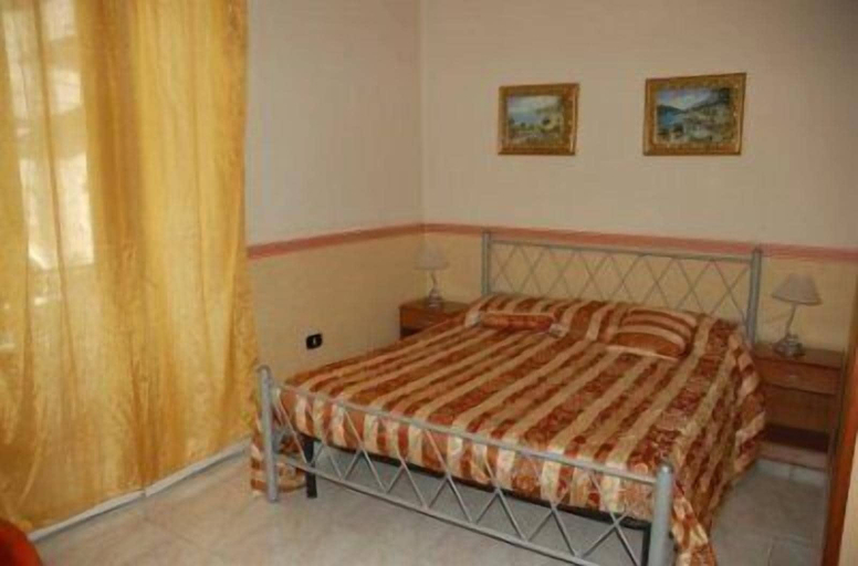 Bedroom 4, Astra, Napoli