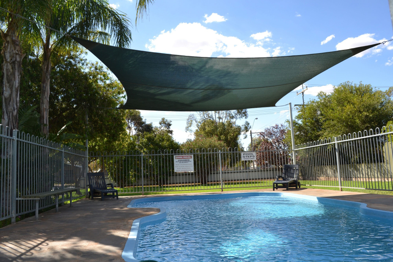 Sport & Beauty 5, Sturt Motel, Broken Hill